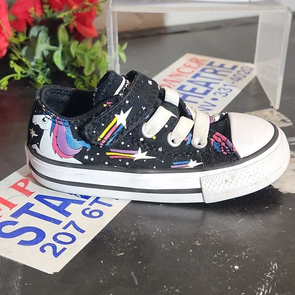 CONVERSE Chuck Taylor Unicorn Sneaker 5M Toddler
